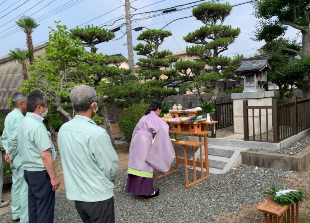 工場の中に神社？ 7月18日、「祈り」を捧げる